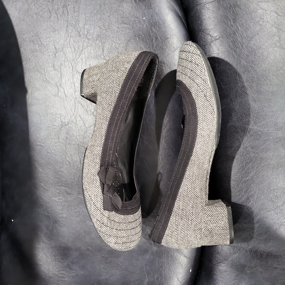 Women's Heels - Picture 4 of 9